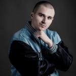 artist image T1One Он тебя любит Он тебя любит - Single